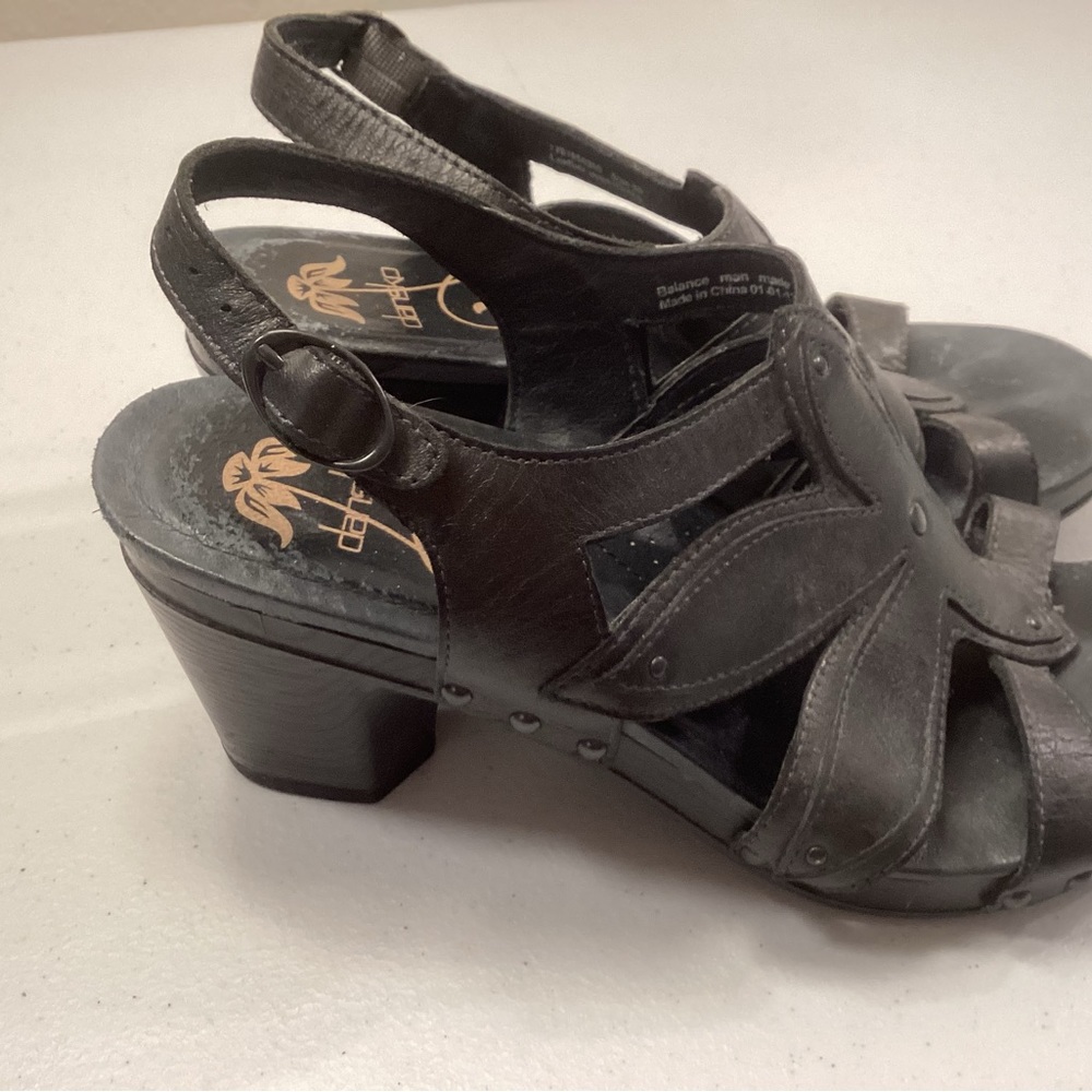 Slightly older great dansko shoes size 39 or 8.5 from American